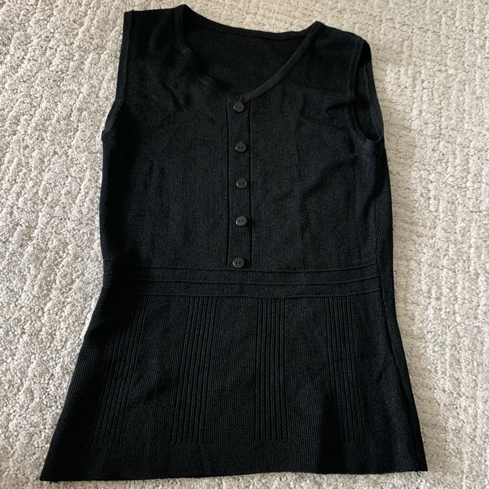 Black buttoned shell
